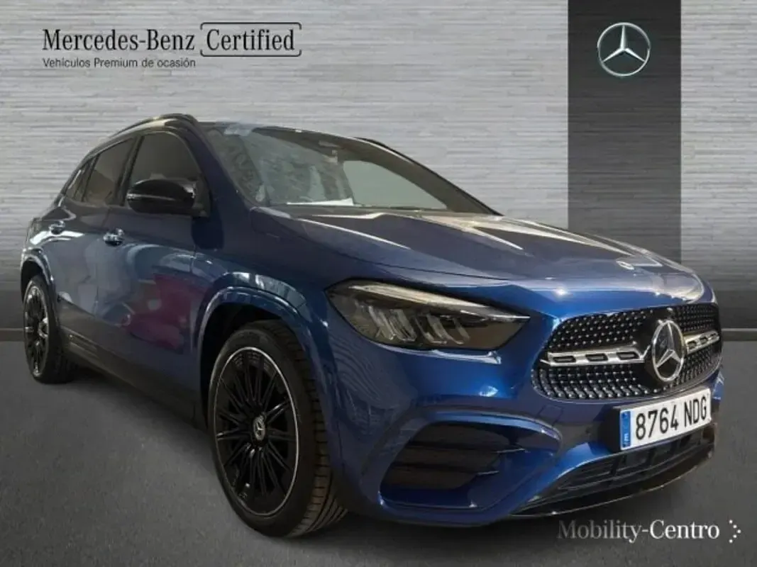 Usado Mercedes GLA200 AMG line 163 CV (119 kW) 2025 Spektral blue  metallic paint SUV