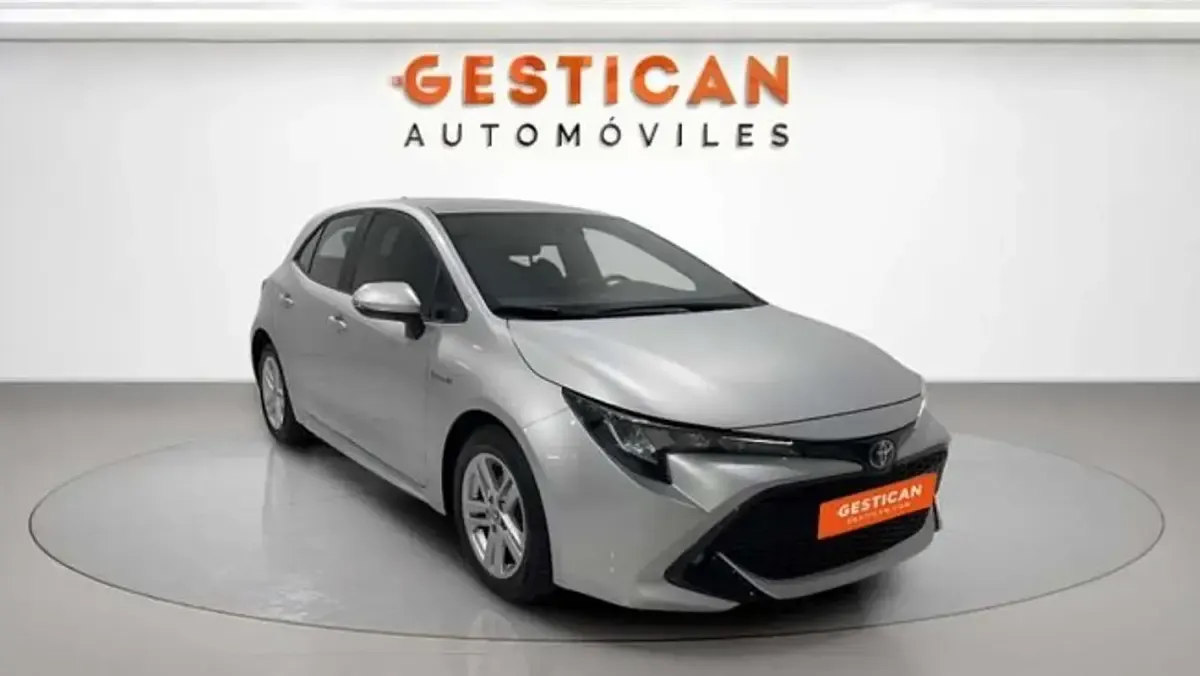 Usado Toyota Corolla Active 122 CV (89 kW) 2022 Plateado Berlina