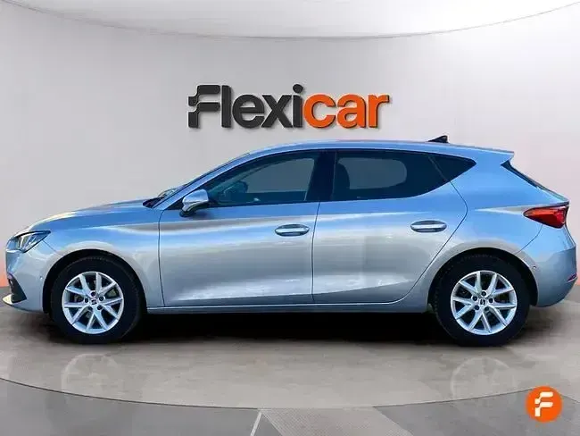Usado Seat Leon Style 130 CV (95 kW) 2023 Gris