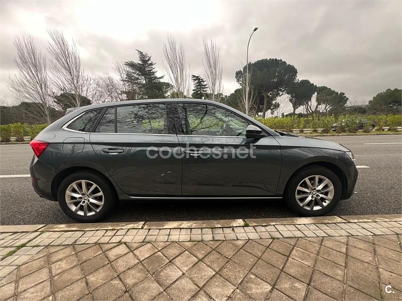Usado Skoda Scala Active 90 CV (66 kW) 2020 Gris / plata Utilitario