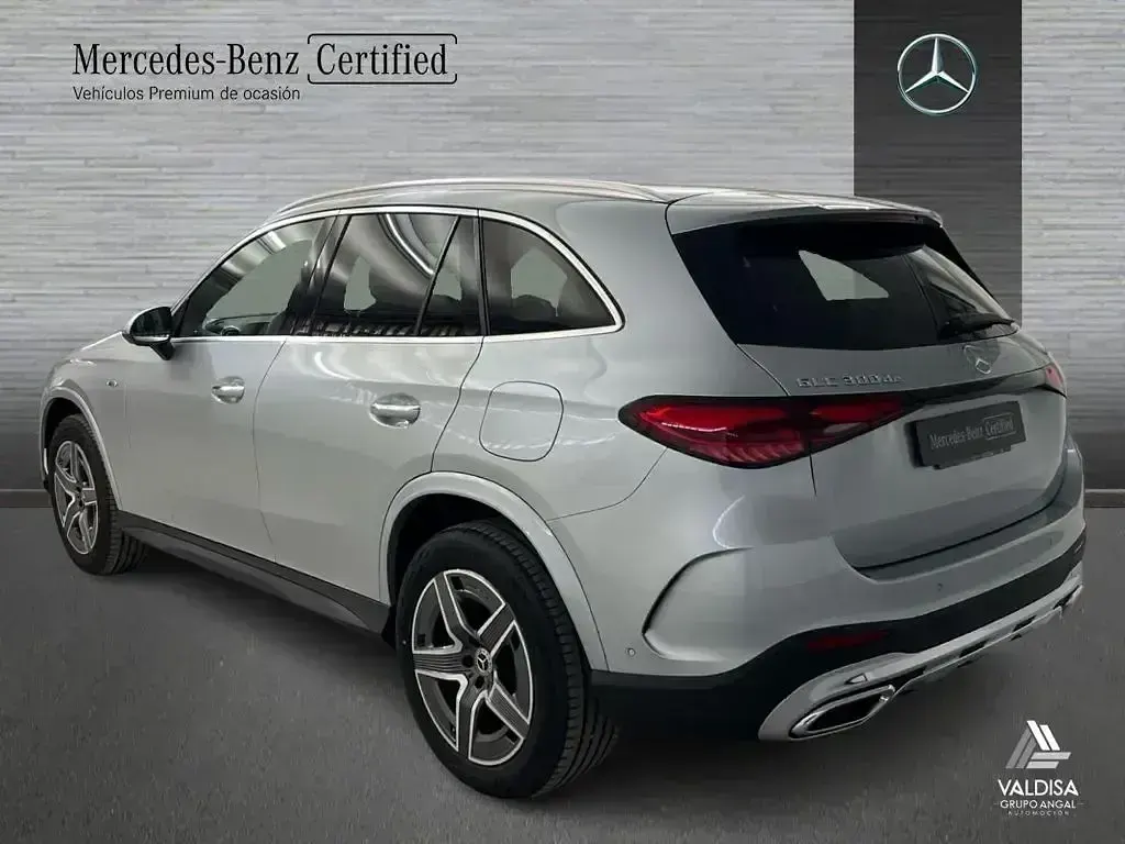 Usado Mercedes GLC300e 333 CV (244 kW) 2025 Gris / plateado SUV