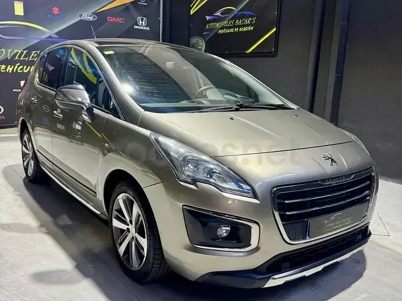 Usado Peugeot 3008 Access 120 CV (88 kW) 2015 Beige Familiar