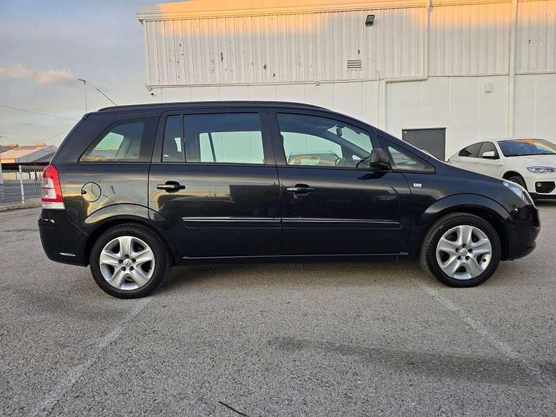 Usado Opel Zafira Family 110 CV (80 kW) 2014 Negro Monovolumen