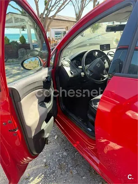 Usado Seat Ibiza I-Tech 75 CV (55 kW) 2014 Rojo Berlina