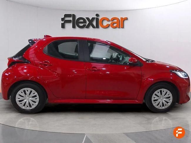 Usado Toyota Yaris Hybrid Business Edition 116 CV (85 kW) 2023 Rojo Berlina