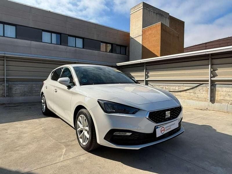 Usado Seat Leon Style 116 CV (85 kW) 2021 Blanco SUV
