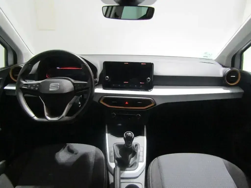 Usado Seat Arona Style 115 CV (84 kW) 2025 Blanco SUV