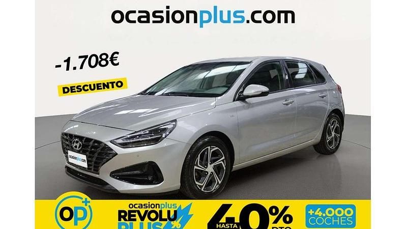 Usado Hyundai i30 120 CV (88 kW) 2022 Plateado Utilitario