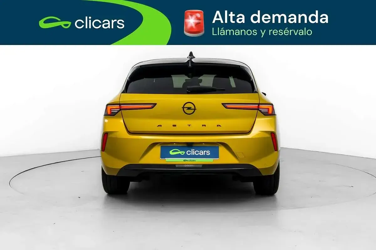 Usado Opel Astra GS Line 131 CV (96 kW) 2022 Amarillo Utilitario