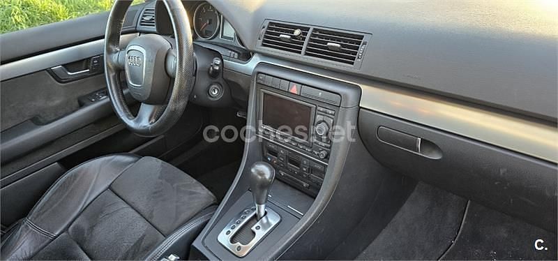 Usado Audi A4 140 CV (102 kW) 2004 Gris / plata Berlina