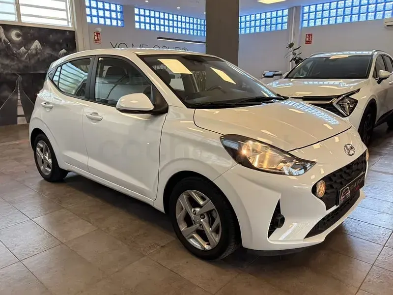 Usado Hyundai i10 67 CV (49 kW) 2022 Blanco Utilitario