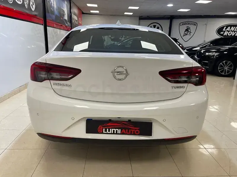 Usado Opel Insignia Selective 140 CV (102 kW) 2018 Blanco Berlina