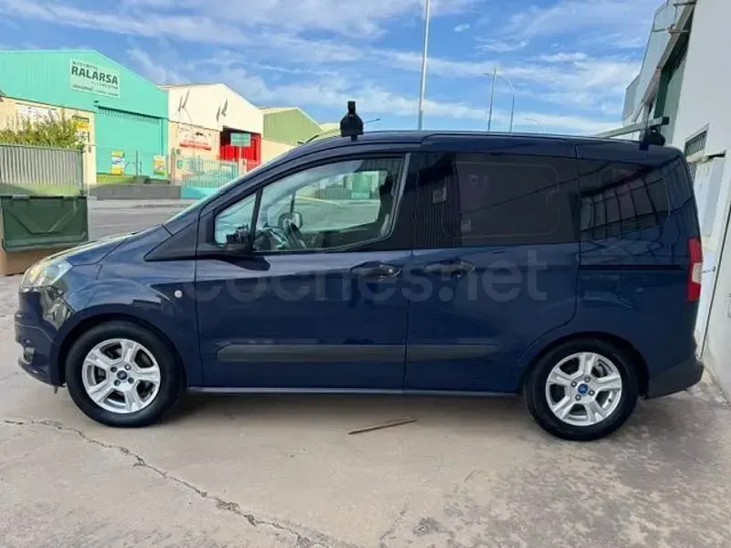 Usado Ford Tourneo Courier Trend 75 CV (55 kW) 2014 Azul Monovolumen