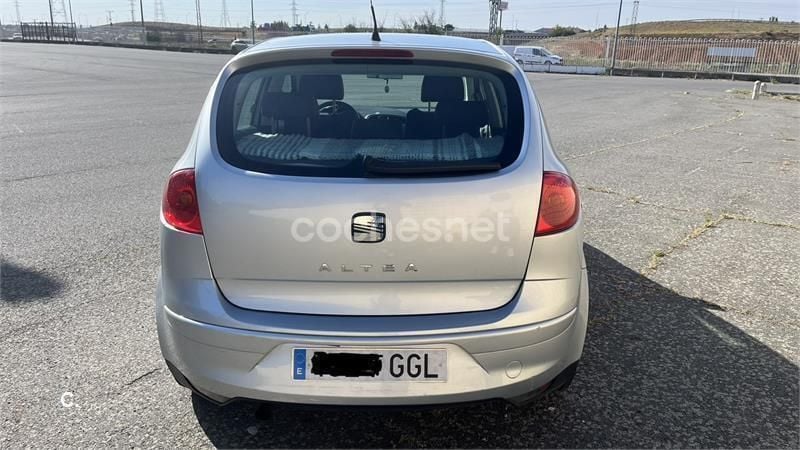 Usado Seat Altea 105 CV (77 kW) 2008 Gris / plata Monovolumen