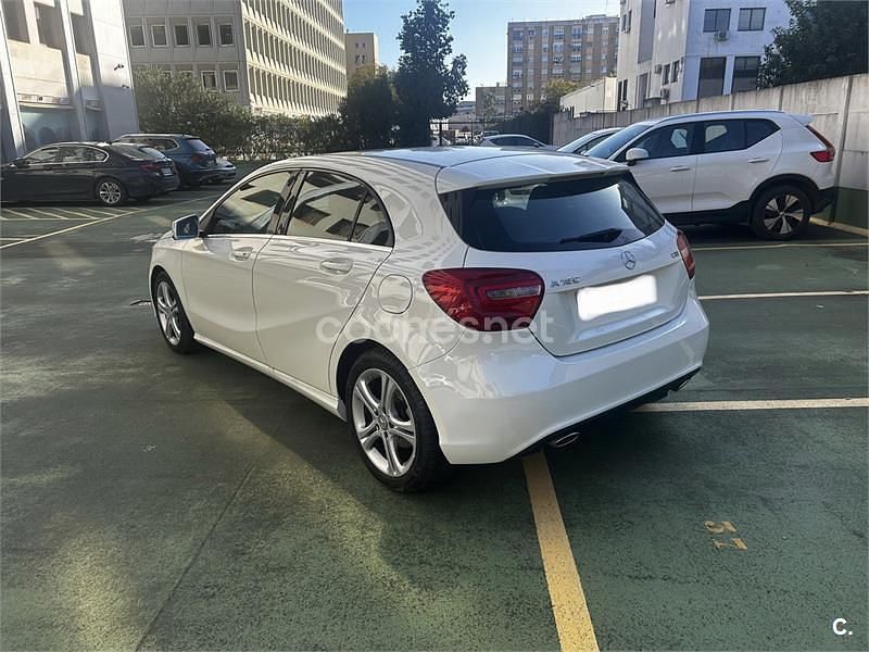Usado Mercedes A180 Urban 109 CV (80 kW) 2015 Blanco Berlina