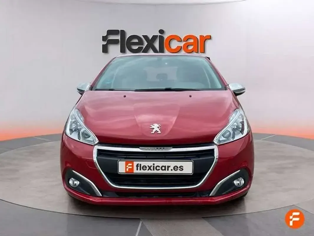 Usado Peugeot 208 Access 82 CV (60 kW) 2017 Rojo Utilitario