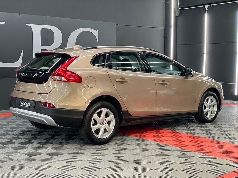 Usado Volvo V40 CC Momentum 120 CV (88 kW) 2016 Marrón Familiar