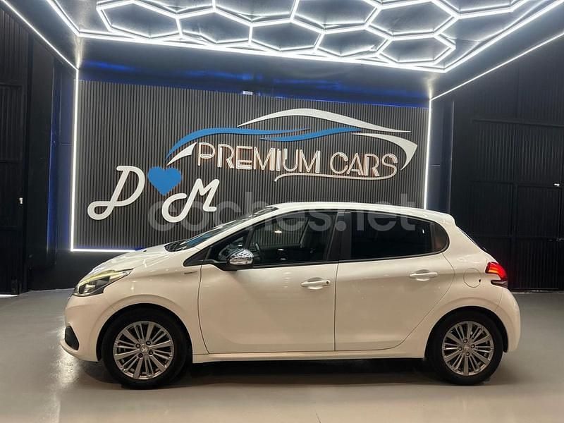 Usado Peugeot 208 Active 82 CV (60 kW) 2018 Blanco Utilitario