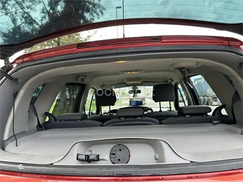 Usado Renault Scénic II Dynamique 100 CV (73 kW) 2007 Rojo Monovolumen