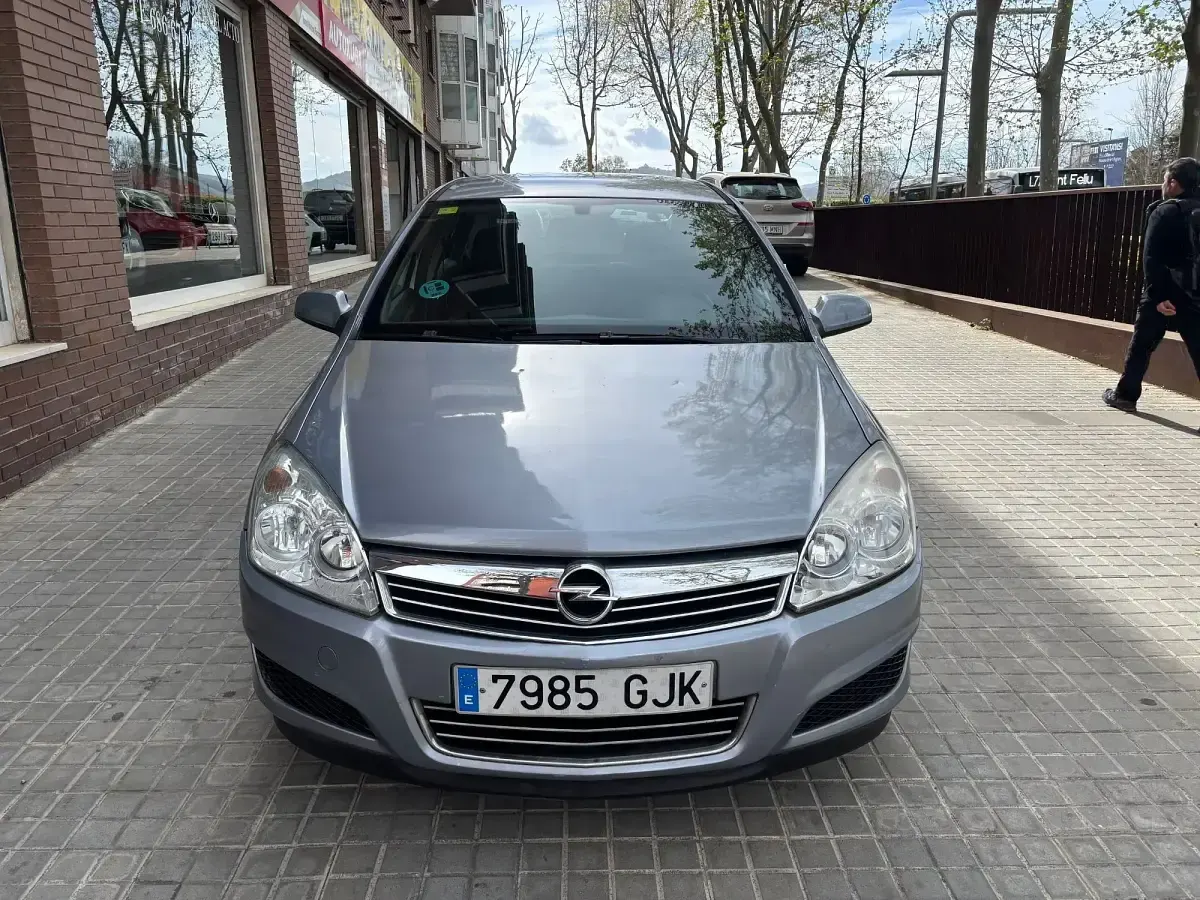 Usado Opel Astra Energy 115 CV (84 kW) 2008 Gris Berlina