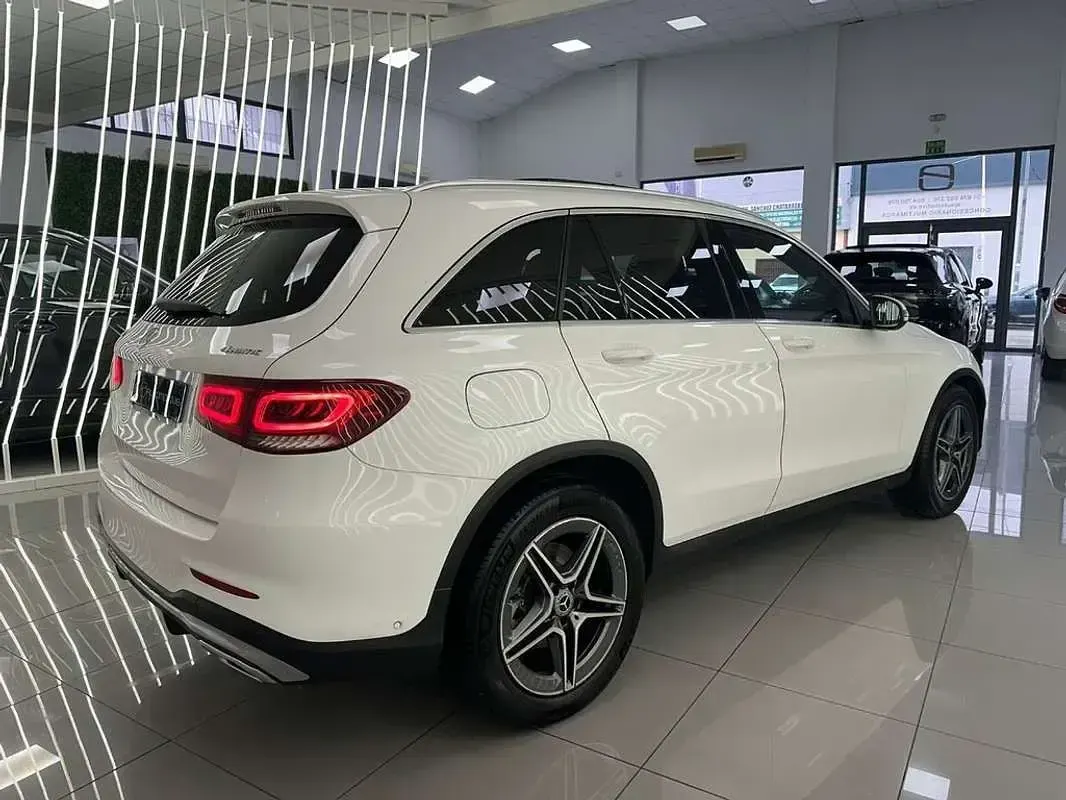 Usado Mercedes GLC300 245 HP (180 kW) 2021 Branco SUV