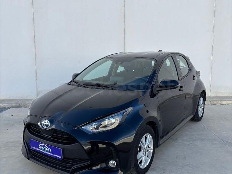 Usado Toyota Yaris Hybrid Business Edition 116 CV (85 kW) 2021 Negro Berlina
