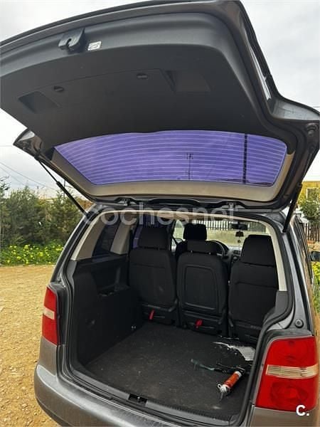Usado VW Touran Advance 100 CV (73 kW) 2005 Gris / plata Monovolumen