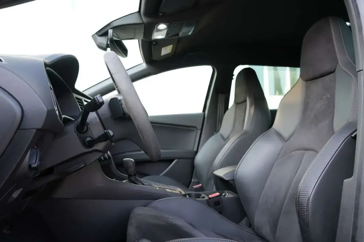 Usado Seat Leon ST 4Drive 300 CV (220 kW) 2020 Negro Familiar