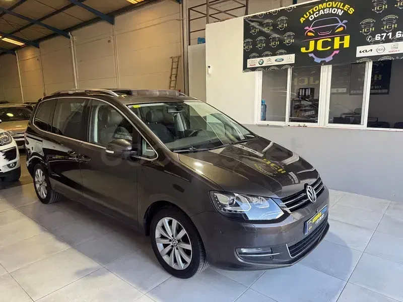 Usado VW Sharan Advance 177 CV (130 kW) 2014 Marrón Monovolumen