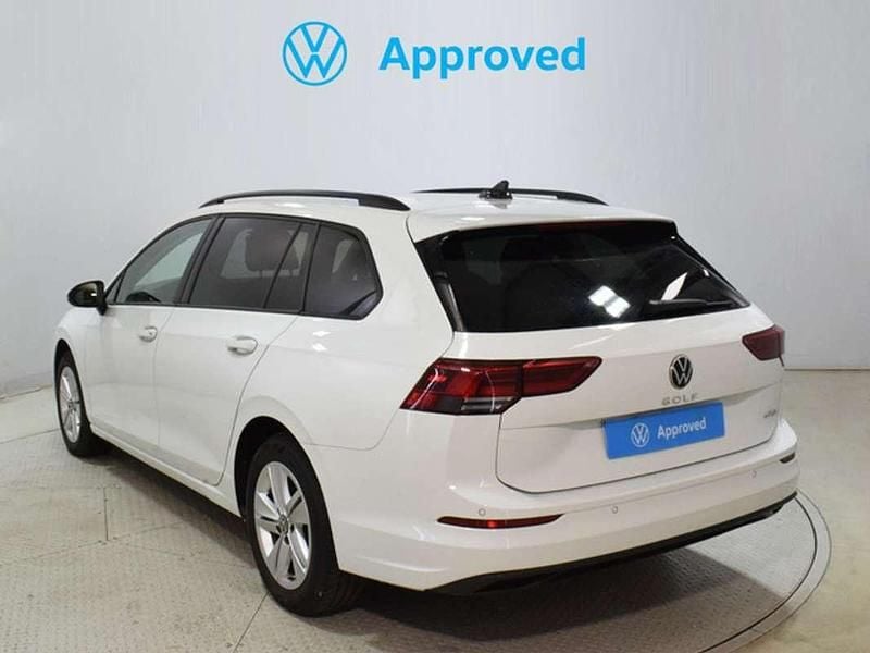 Usado VW Golf VIII Life 110 CV (80 kW) 2022 Blanco Familiar