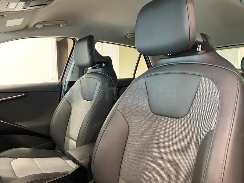 Usado Kia Niro 141 CV (103 kW) 2024 Rojo SUV