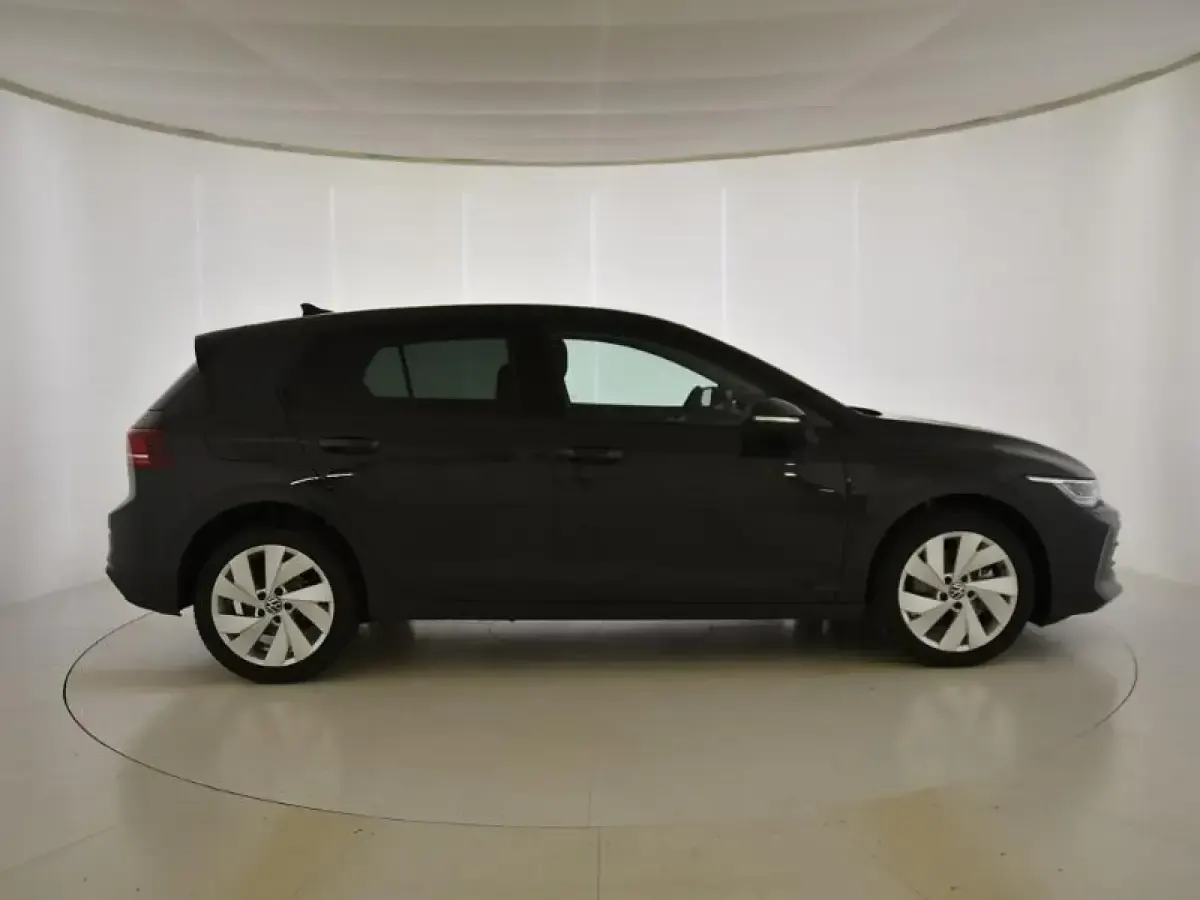 Usado VW Golf VIII Match 204 CV (150 kW) 2026 Gris/plata