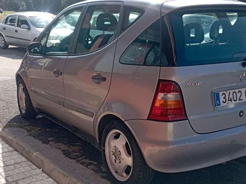 Usado Mercedes A170 95 CV (69 kW) 2004 Gris Utilitario