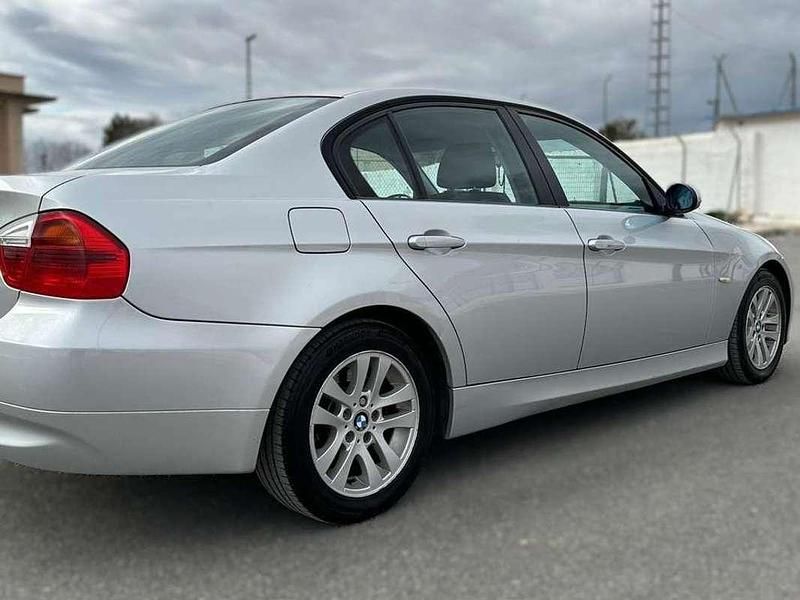 Käytetty BMW 320 177 HP (130 kW) 2008 Harmaa Sedan