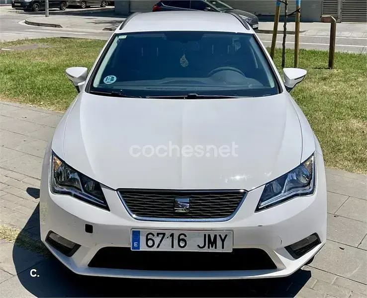 Usado Seat Leon ST Style 110 CV (80 kW) 2016 Blanco Familiar