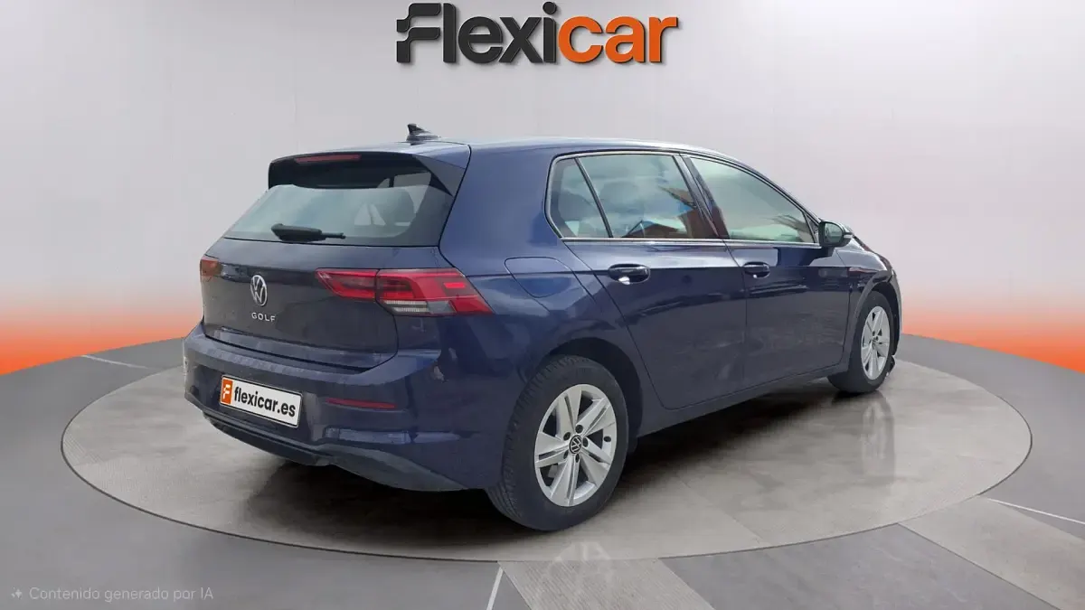 Usado VW Golf VIII 110 CV (80 kW) 2021 Azul Berlina