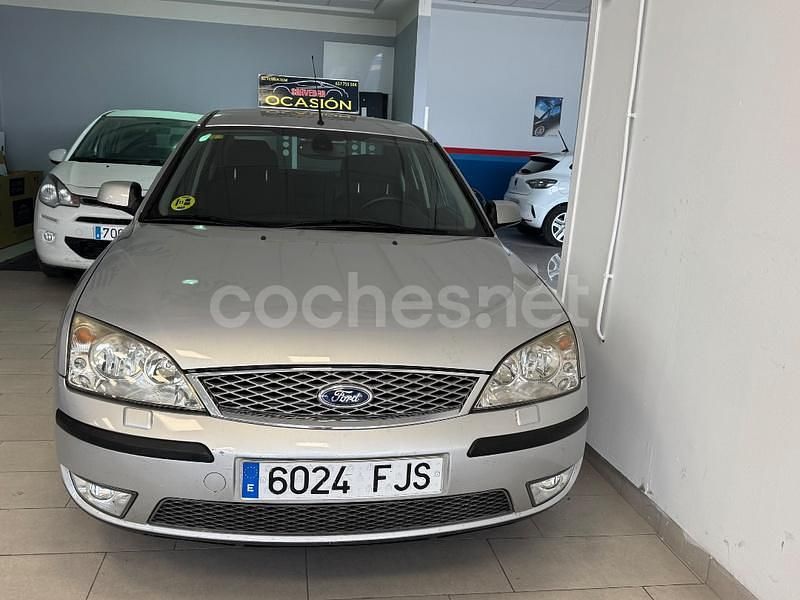 Gris / plata Usado 2006 Ford Mondeo Trend Berlina | 3999 € (Precio justo) - Imagen 1/4
