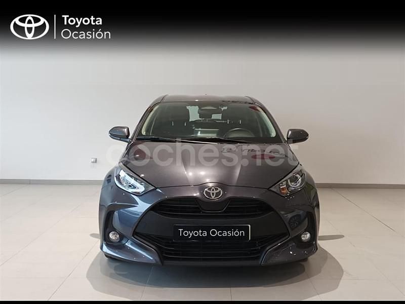 Usado Toyota Yaris Hybrid Active 116 CV (85 kW) 2024 Gris / plata Berlina