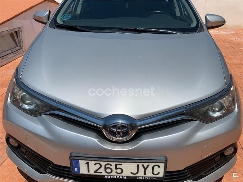 Gris / plata Usado 2017 Toyota Auris Active Berlina | 11.000 € (Un poco caro) - Imagen 1/4