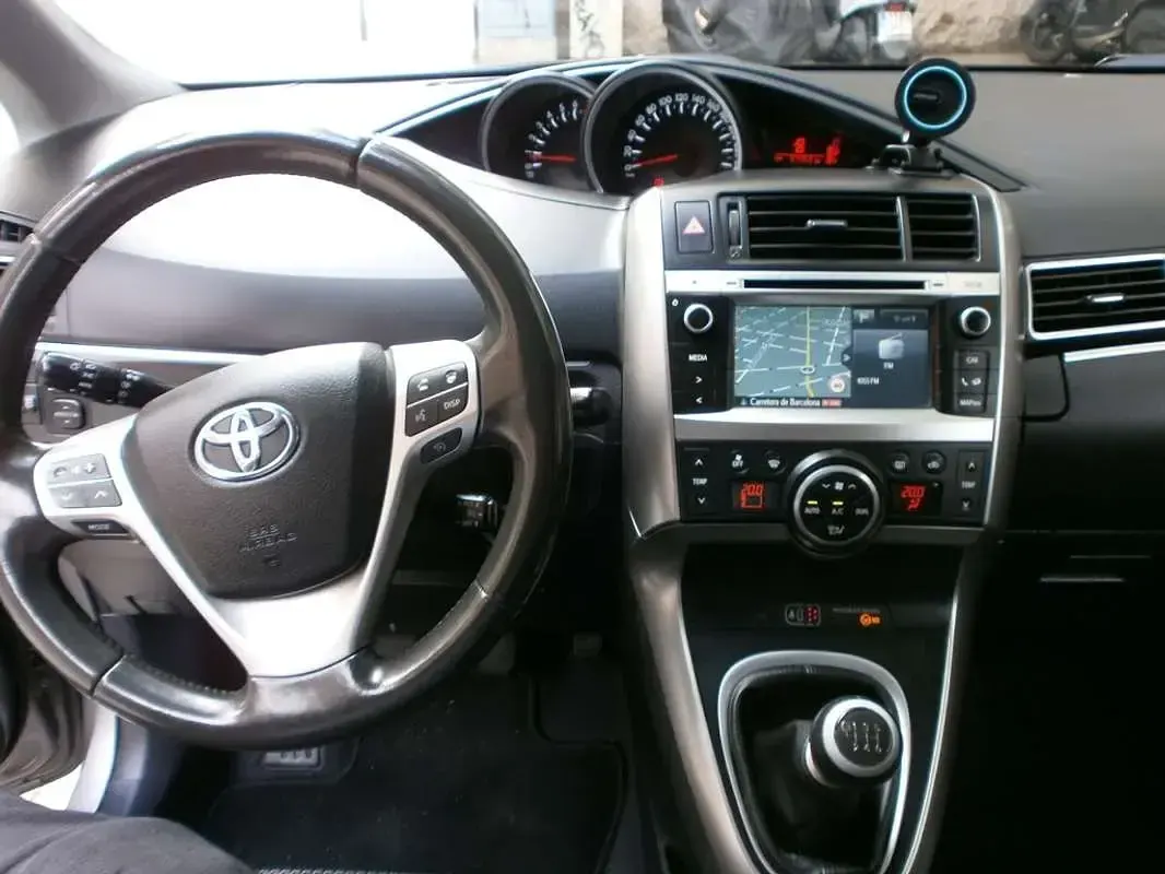 Usado Toyota Verso Advance 132 CV (97 kW) 2015 Gris Monovolumen