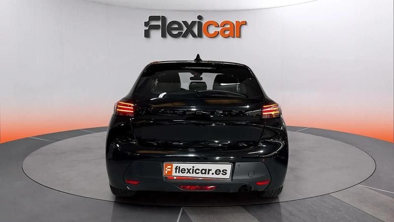 Usado Peugeot 208 Allure 102 CV (75 kW) 2024 Negro Utilitario