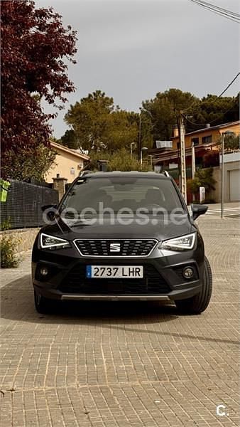 Usado Seat Arona Ecomotive 95 CV (69 kW) 2020 Gris / plata SUV