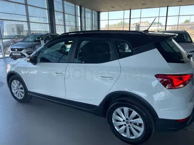 Usado Seat Arona Style 115 CV (84 kW) 2025 Blanco SUV