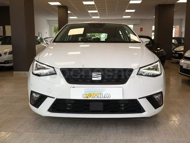 Usado Seat Ibiza Style Plus 110 CV (80 kW) 2022 Blanco Utilitario