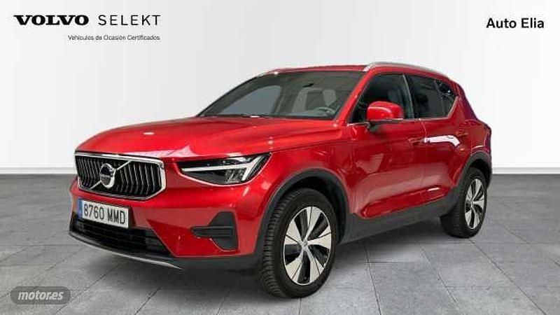 Rojo Usado 2023 Volvo XC40 Core SUV | 37.900 € - Imagen 1/4