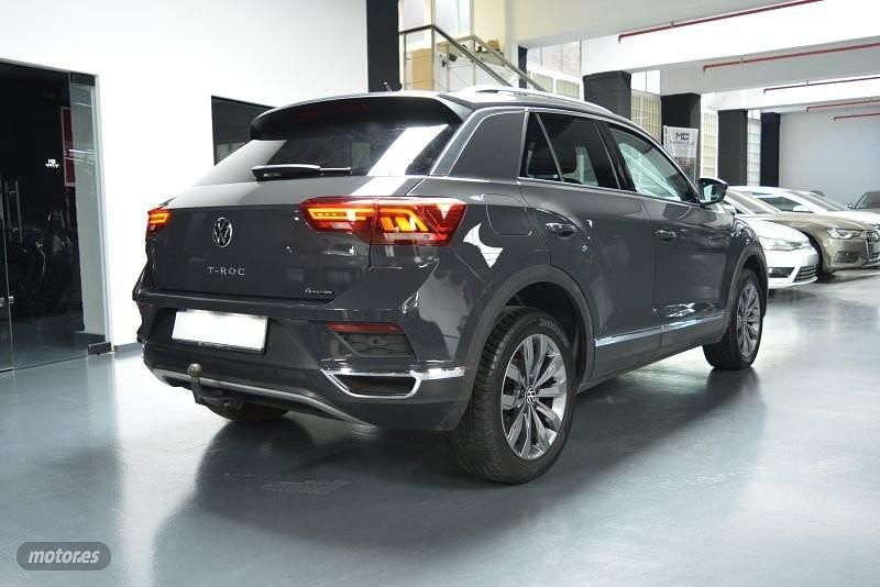 Usado VW T-Roc Sportline 190 CV (139 kW) 2021 Gris / plata SUV