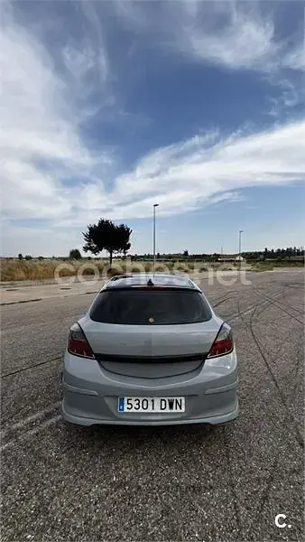 Usado Opel Astra GTC Sport 150 CV (110 kW) 2006 Gris / plata Berlina