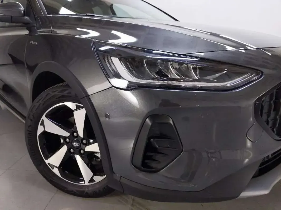 Usado Ford Focus Active 125 CV (91 kW) 2025 Gris SUV