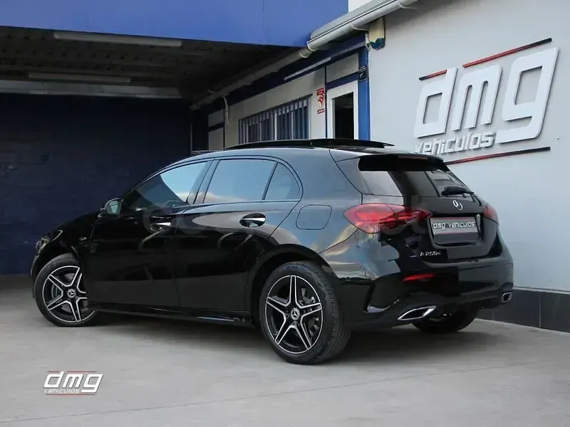 Nuevo Mercedes A250 218 CV (160 kW) 2025 Negro Berlina