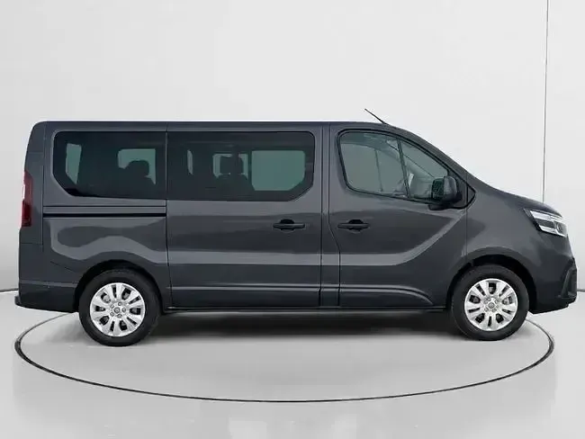 Usado Nissan Primastar Acenta 150 CV (110 kW) 2025 Gris Monovolumen